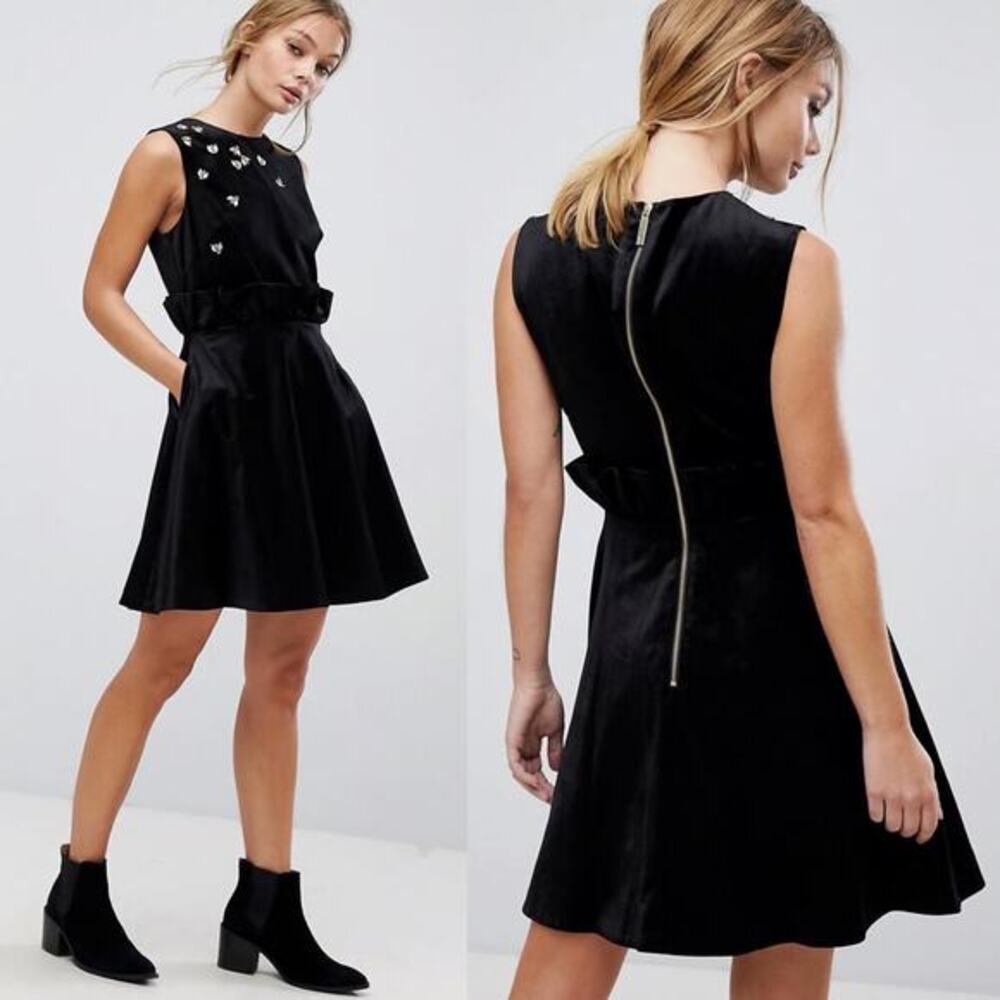 Ted Baker dress Size 8 US / 3‎ Black Velvet Bumble Bee Shift Novelty Retro